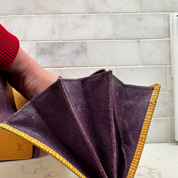 Louis Vuitton Sarah Wallet yellow Epi - Picture 4 of 9